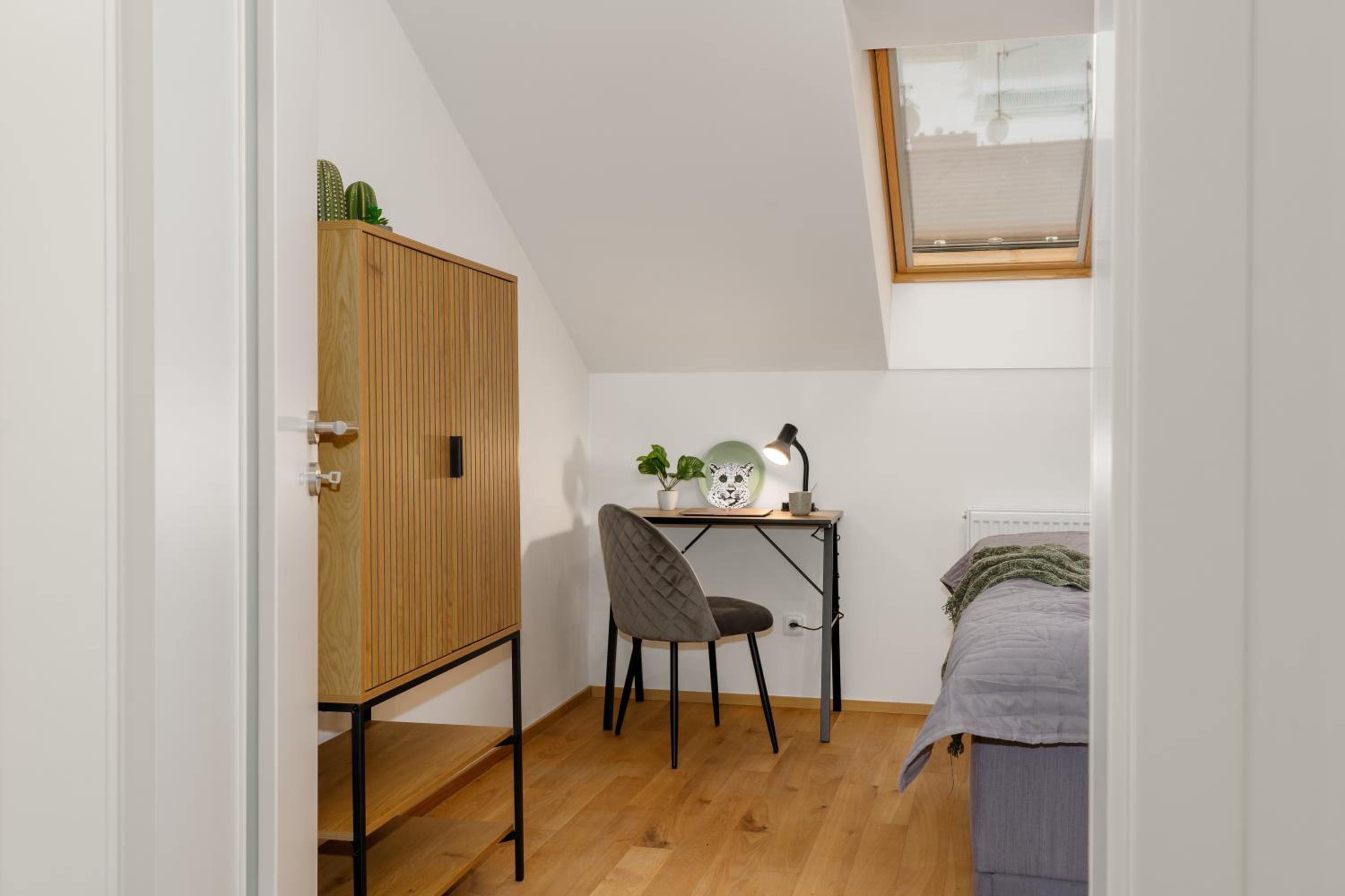 Prague Days - Two-bedroom Apartment with Workspace and Netflix in Nusle
