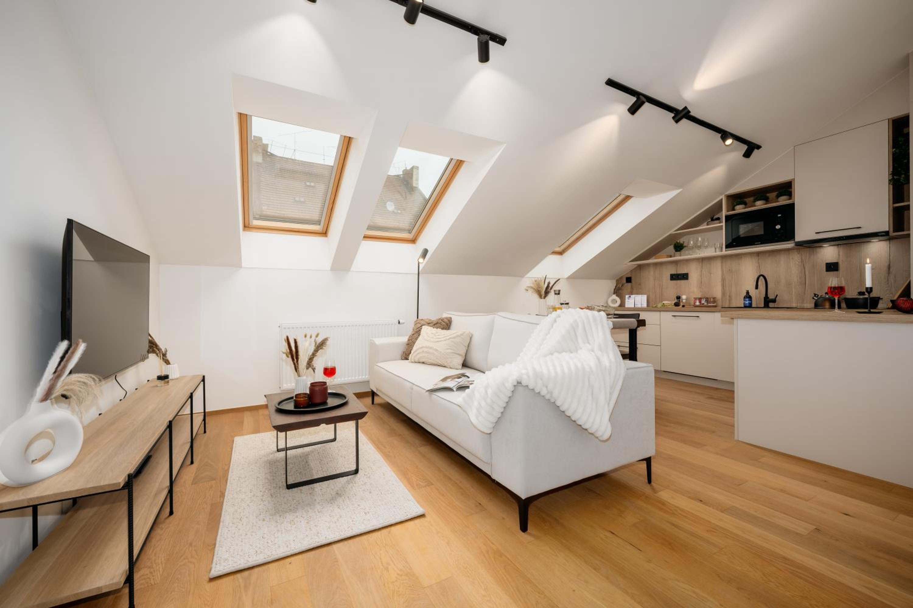 Prague Days - Two-bedroom Apartment with Workspace and Netflix in Nusle