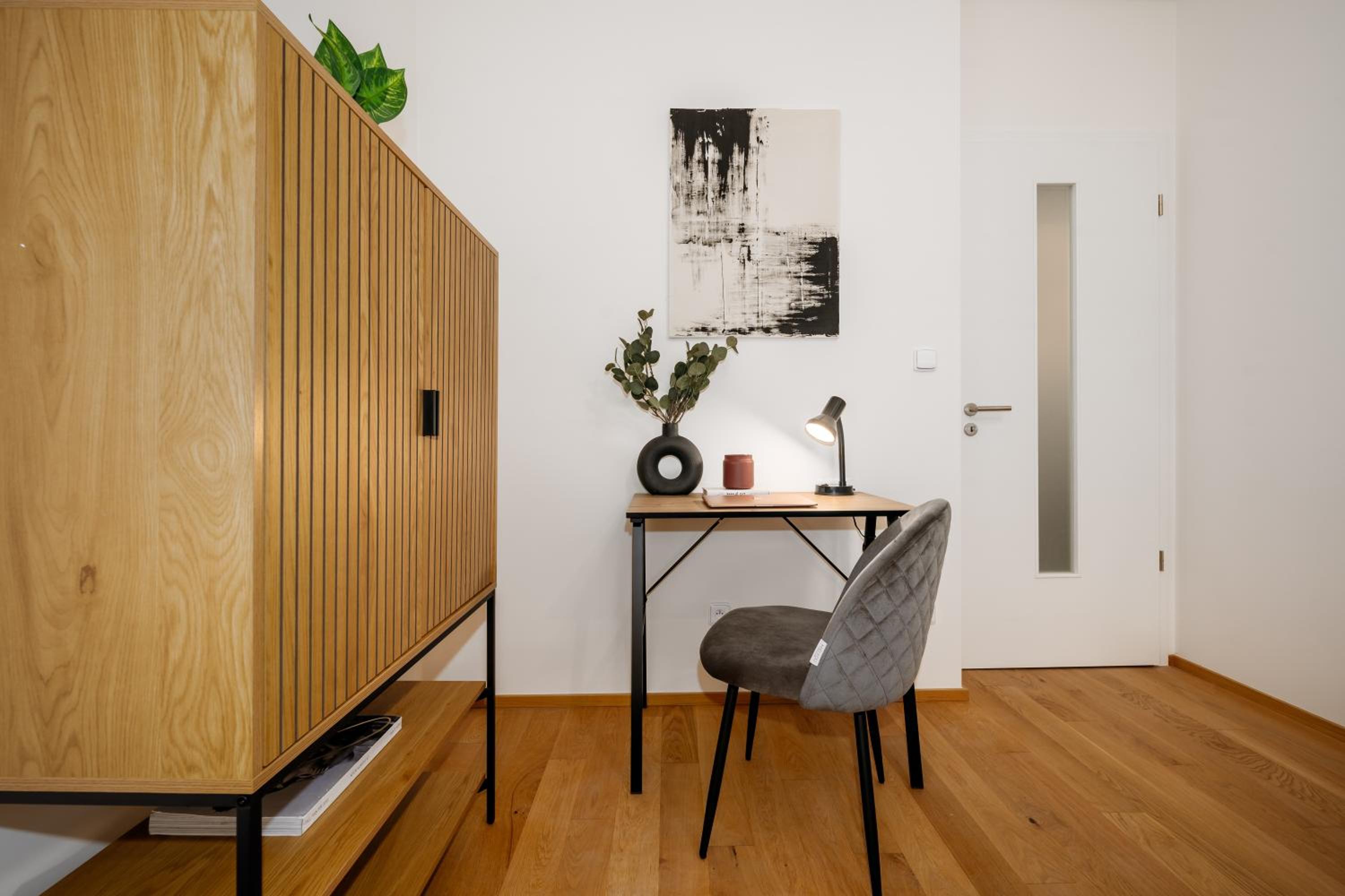 Prague Days - Two-bedroom Apartment with Workspace and Netflix in Nusle