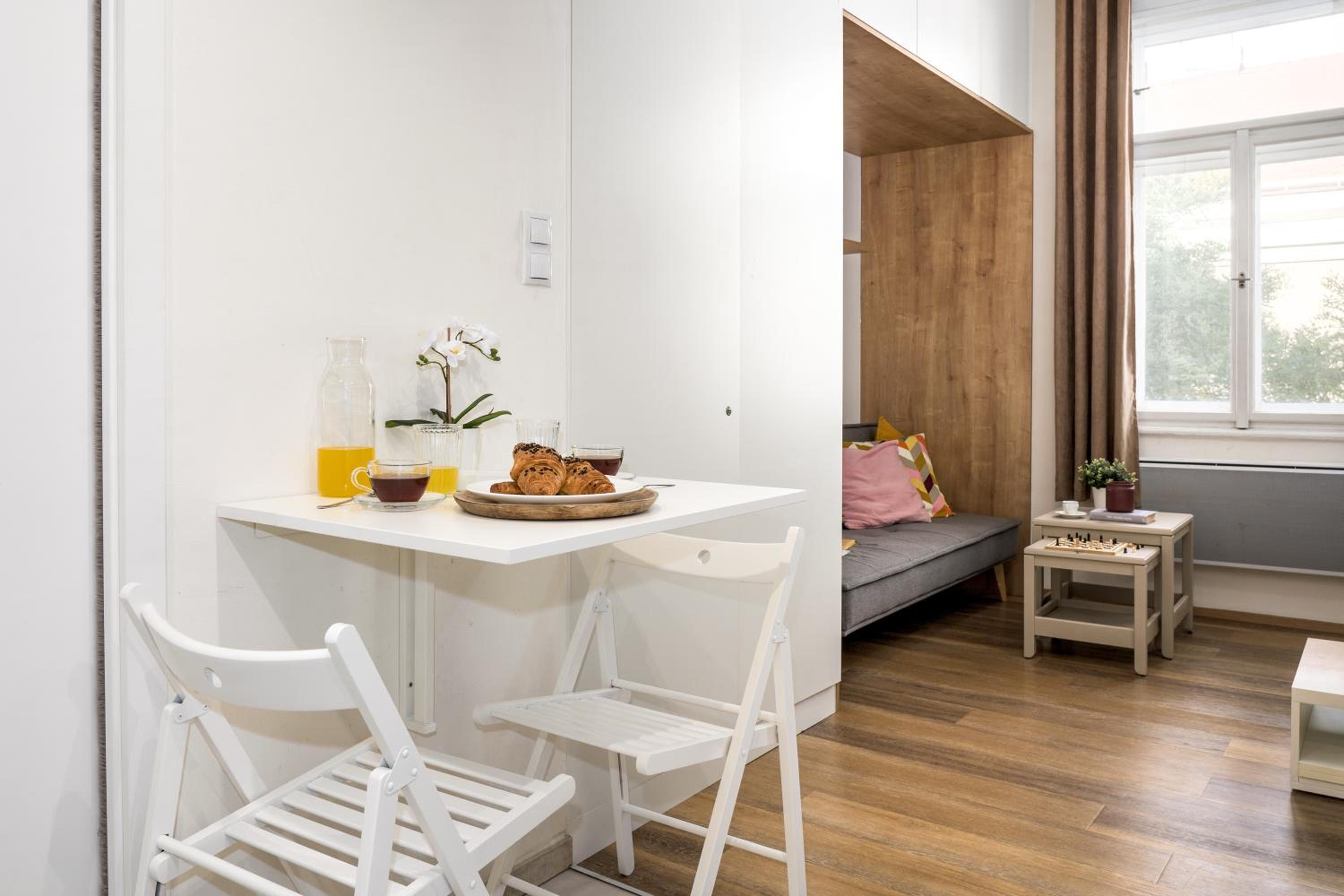 Prague Days - Cozy Studio with Netflix in Karlín