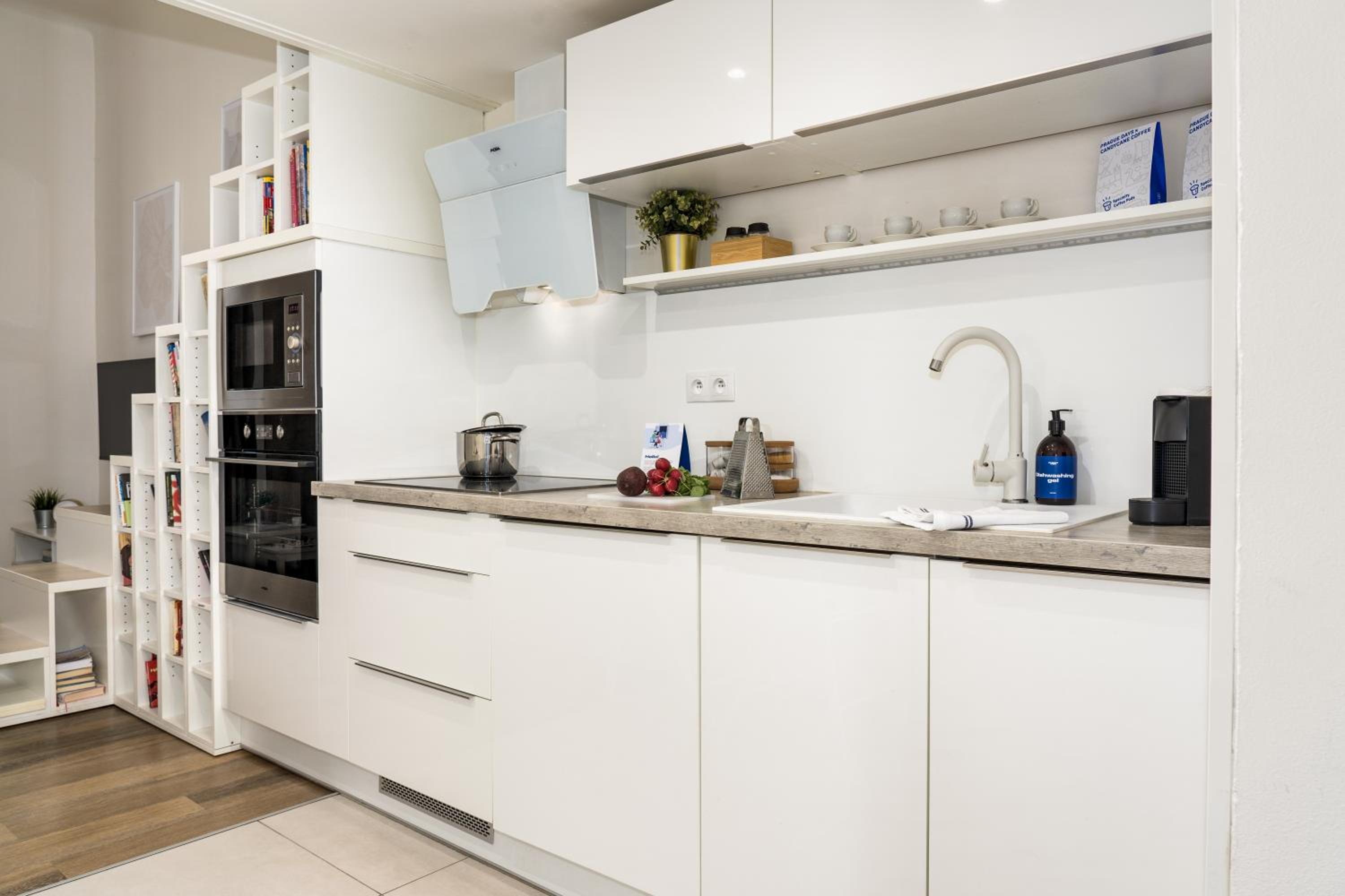 Prague Days - Cozy Studio with Netflix in Karlín