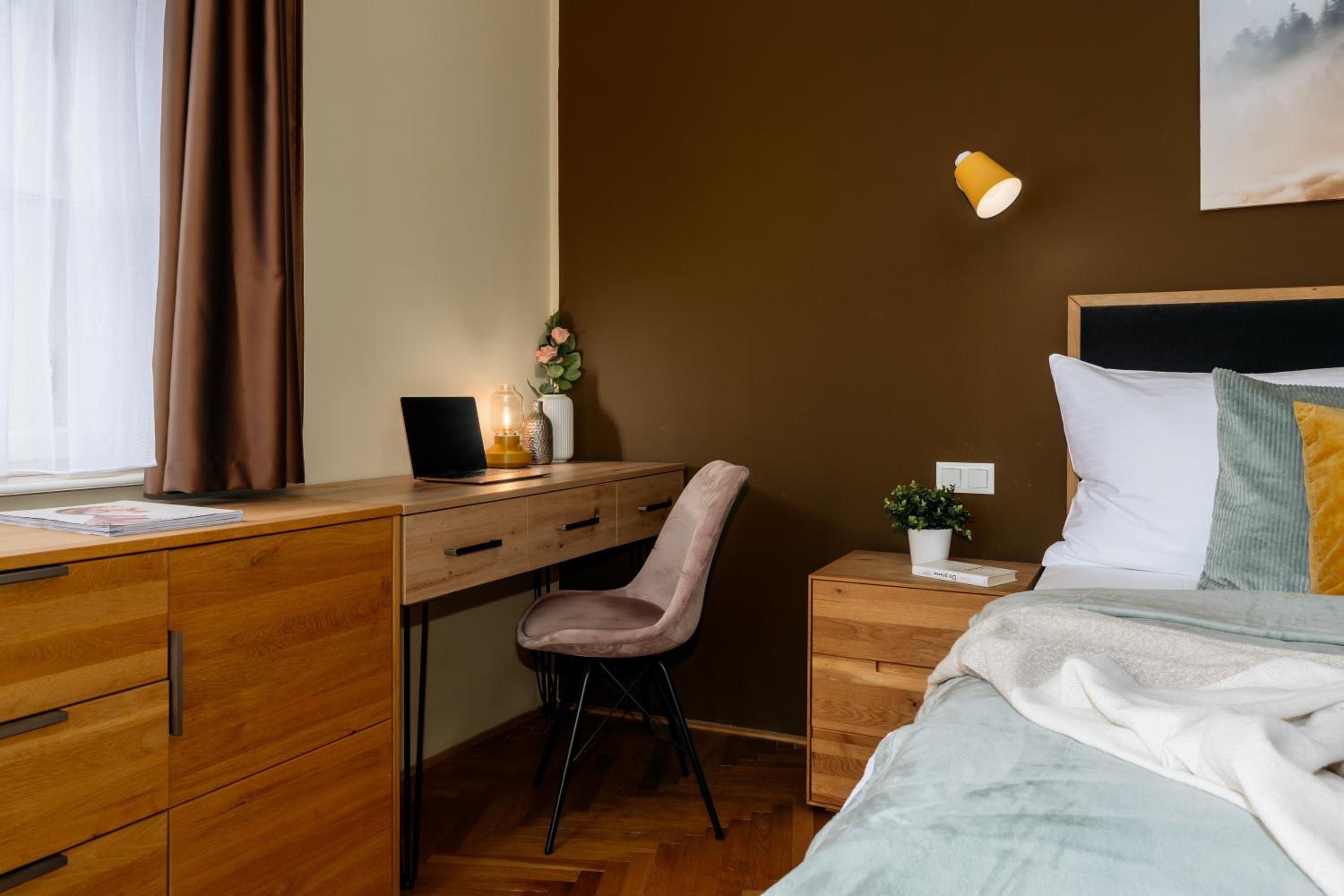 Prague Days - Family 2BDR Apt - AC - Darts - Netflix - Hip District