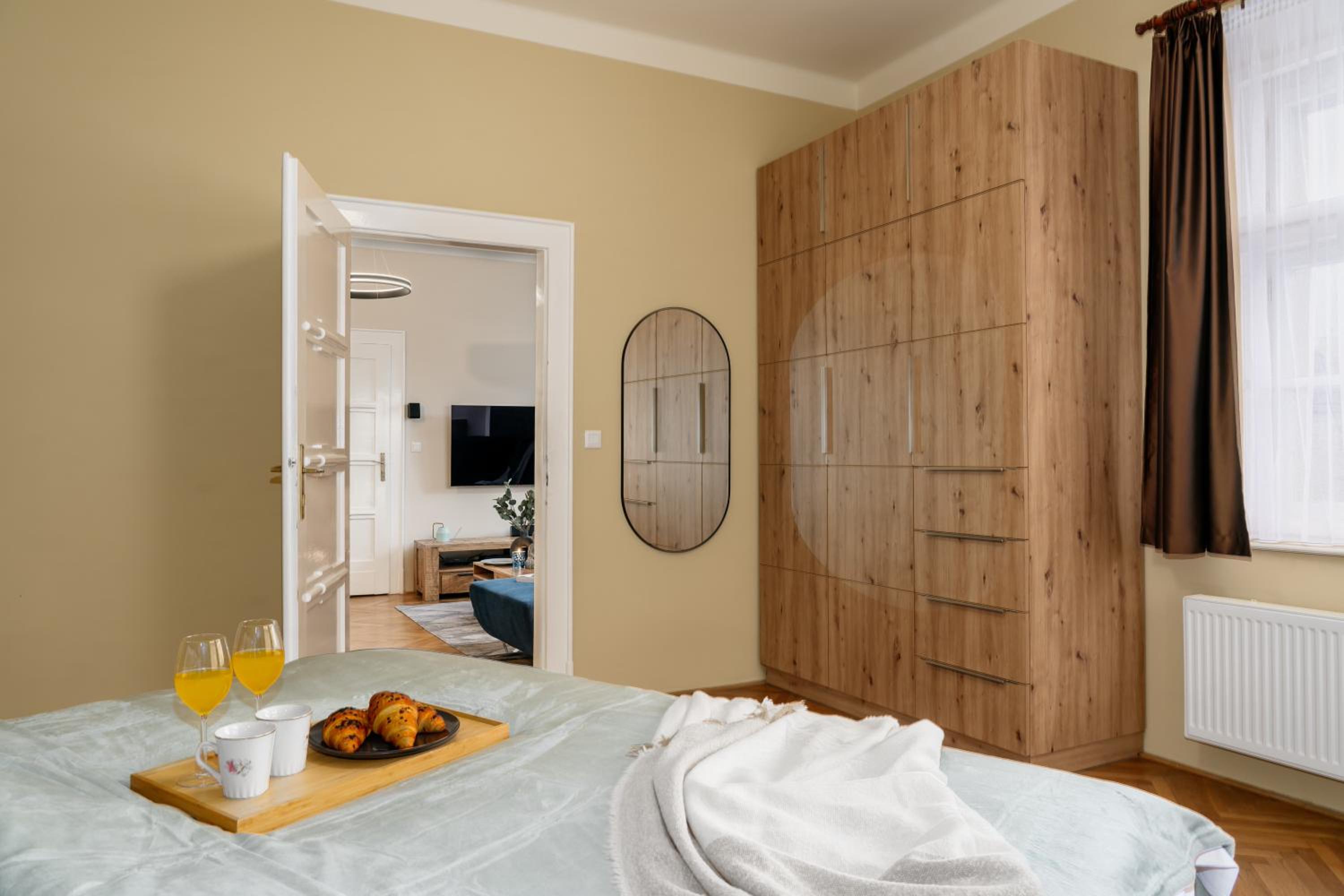 Prague Days - Family 2BDR Apt - AC - Darts - Netflix - Hip District
