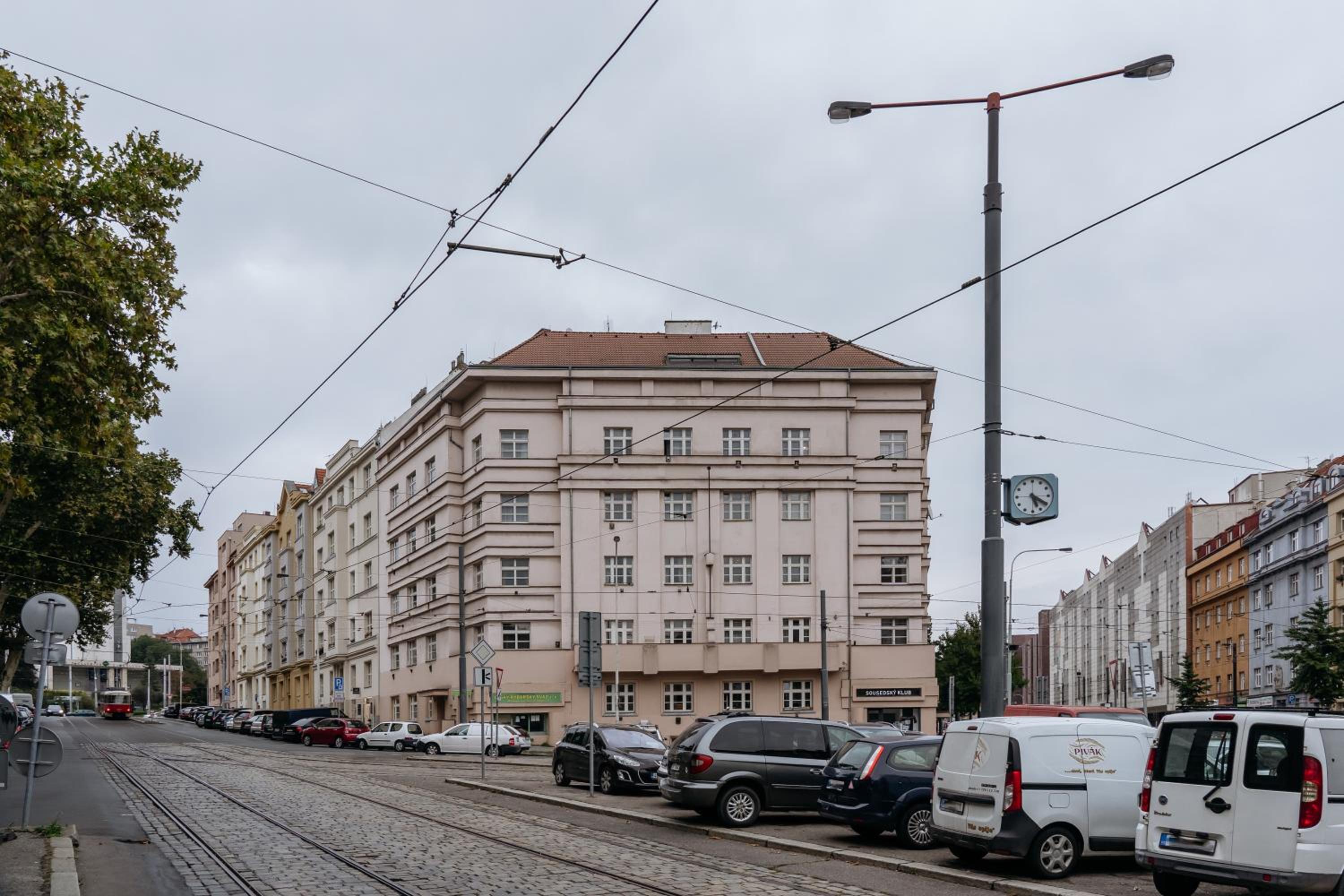 Prague Days - Family 2BDR Apt - AC - Darts - Netflix - Hip District