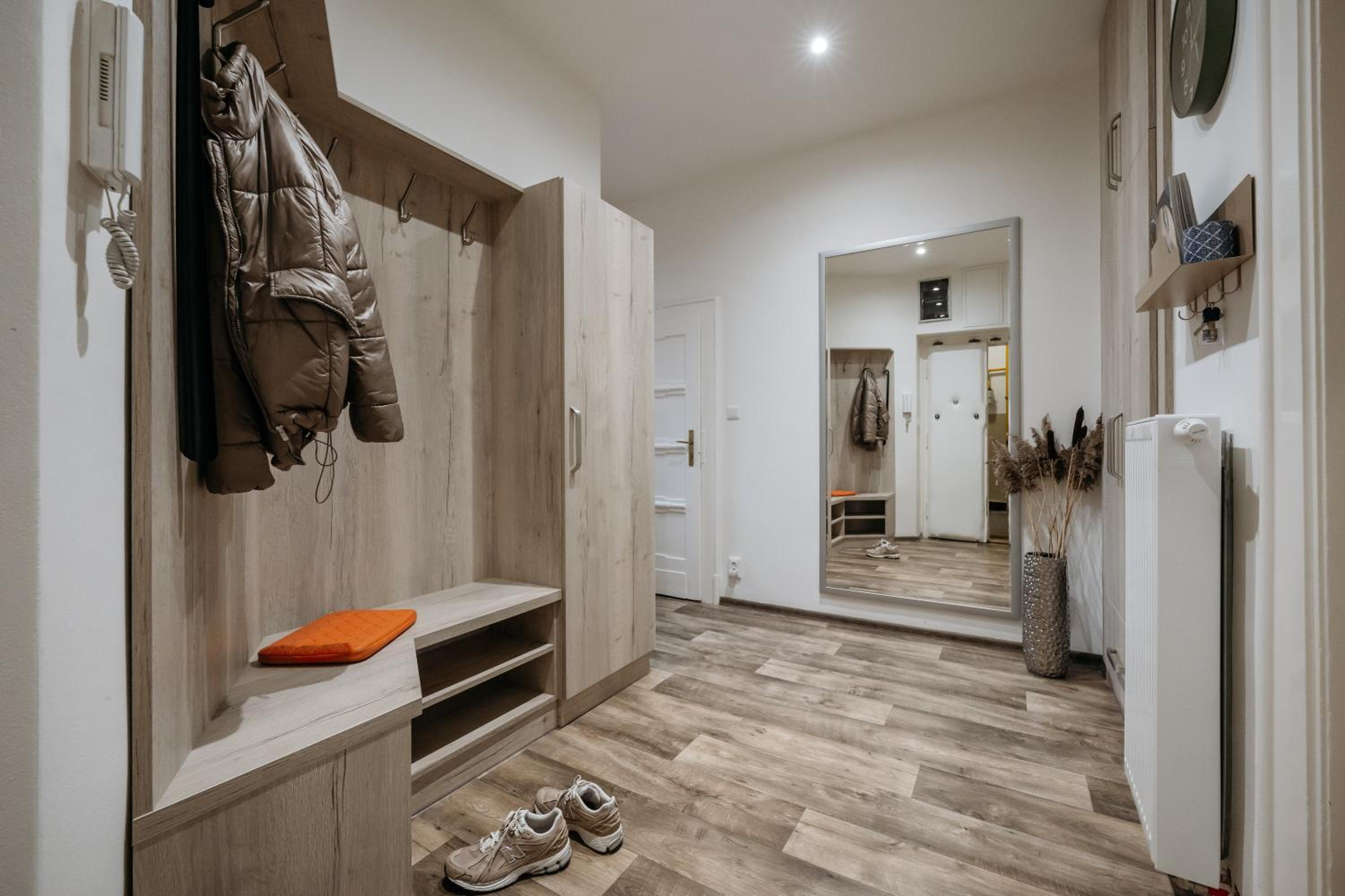 Prague Days - Family 2BDR Apt - AC - Darts - Netflix - Hip District