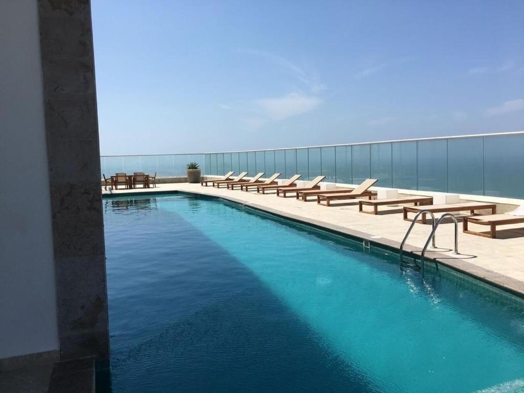 Bocagrande y Marbella frente al mar,piscina