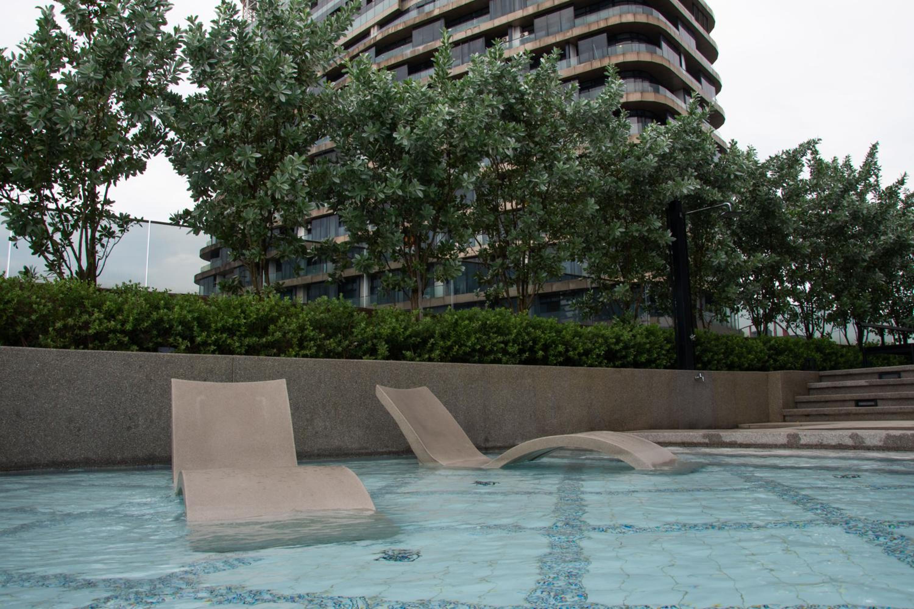 2 Mossaz skypool 5mins to 1U&Ikea at Empire City by Light House photo 3