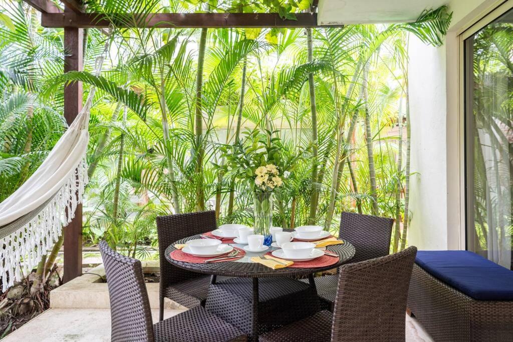 Walled City apt- Rooftop Pool & Private Garden