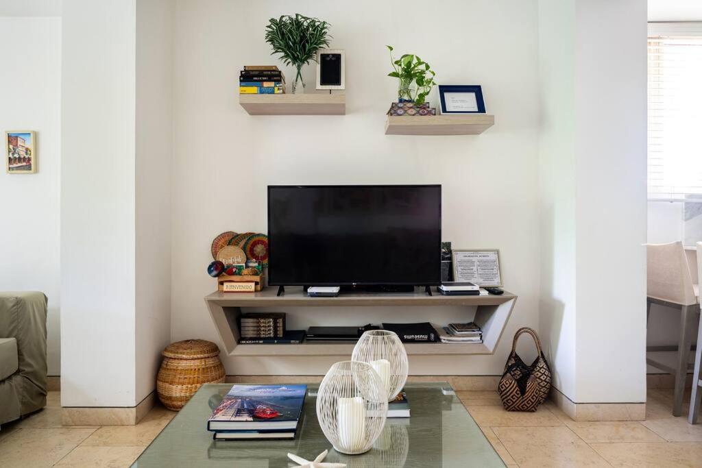 Walled City apt- Rooftop Pool & Private Garden