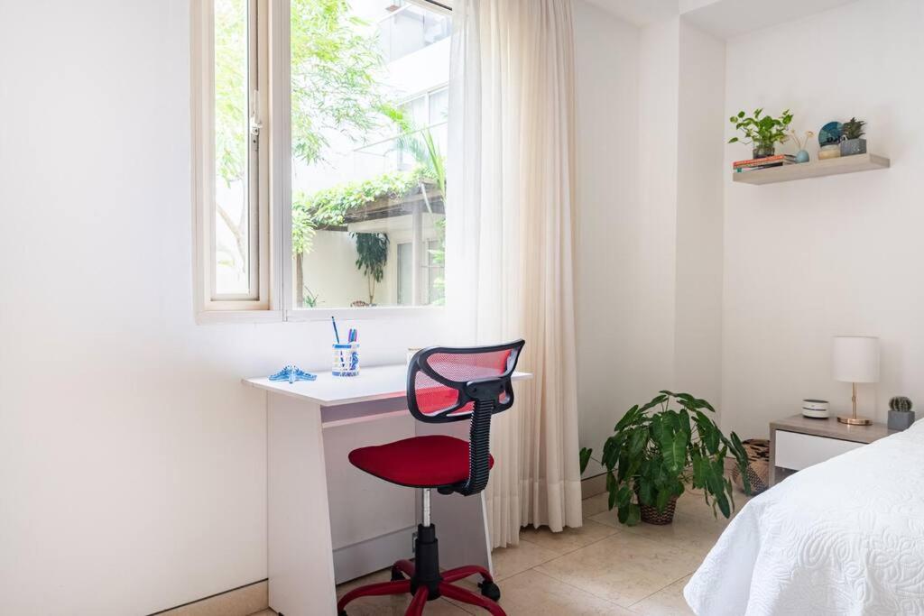 Walled City apt- Rooftop Pool & Private Garden