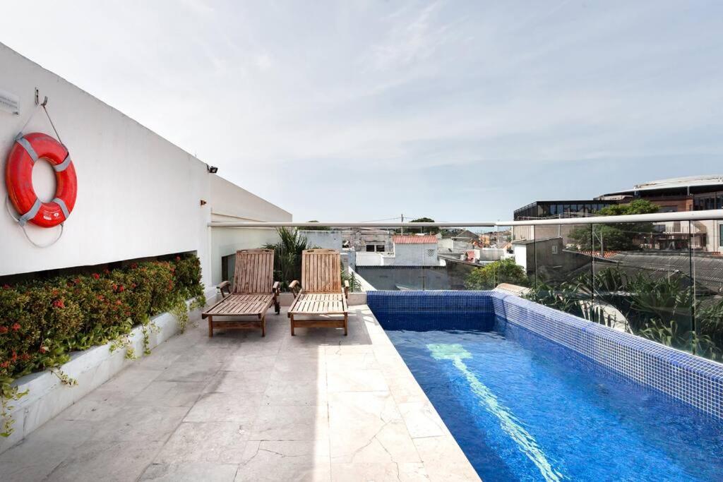 Walled City apt- Rooftop Pool & Private Garden