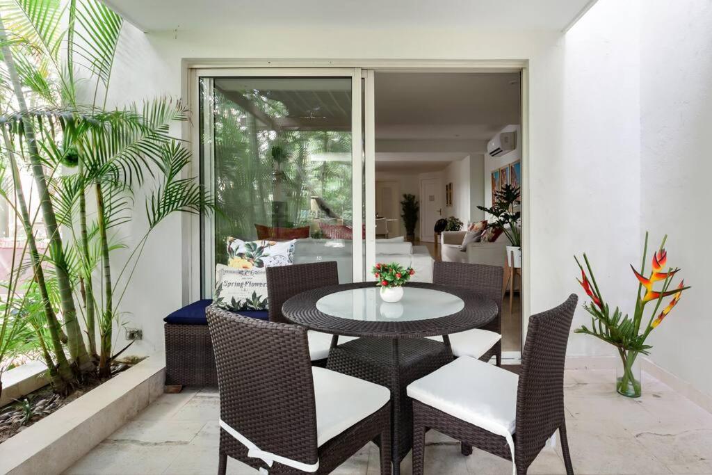 Walled City apt- Rooftop Pool & Private Garden