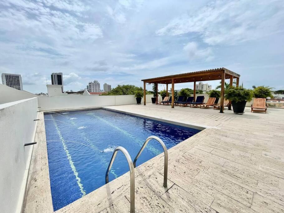 Walled City apt- Rooftop Pool & Private Garden