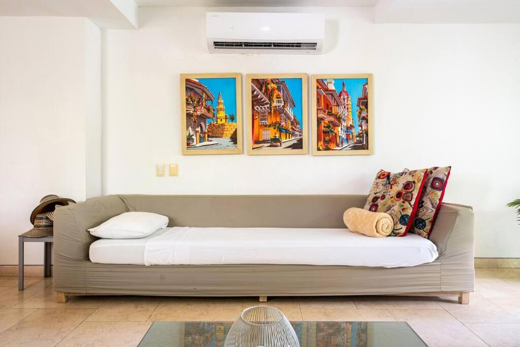 Walled City apt- Rooftop Pool & Private Garden