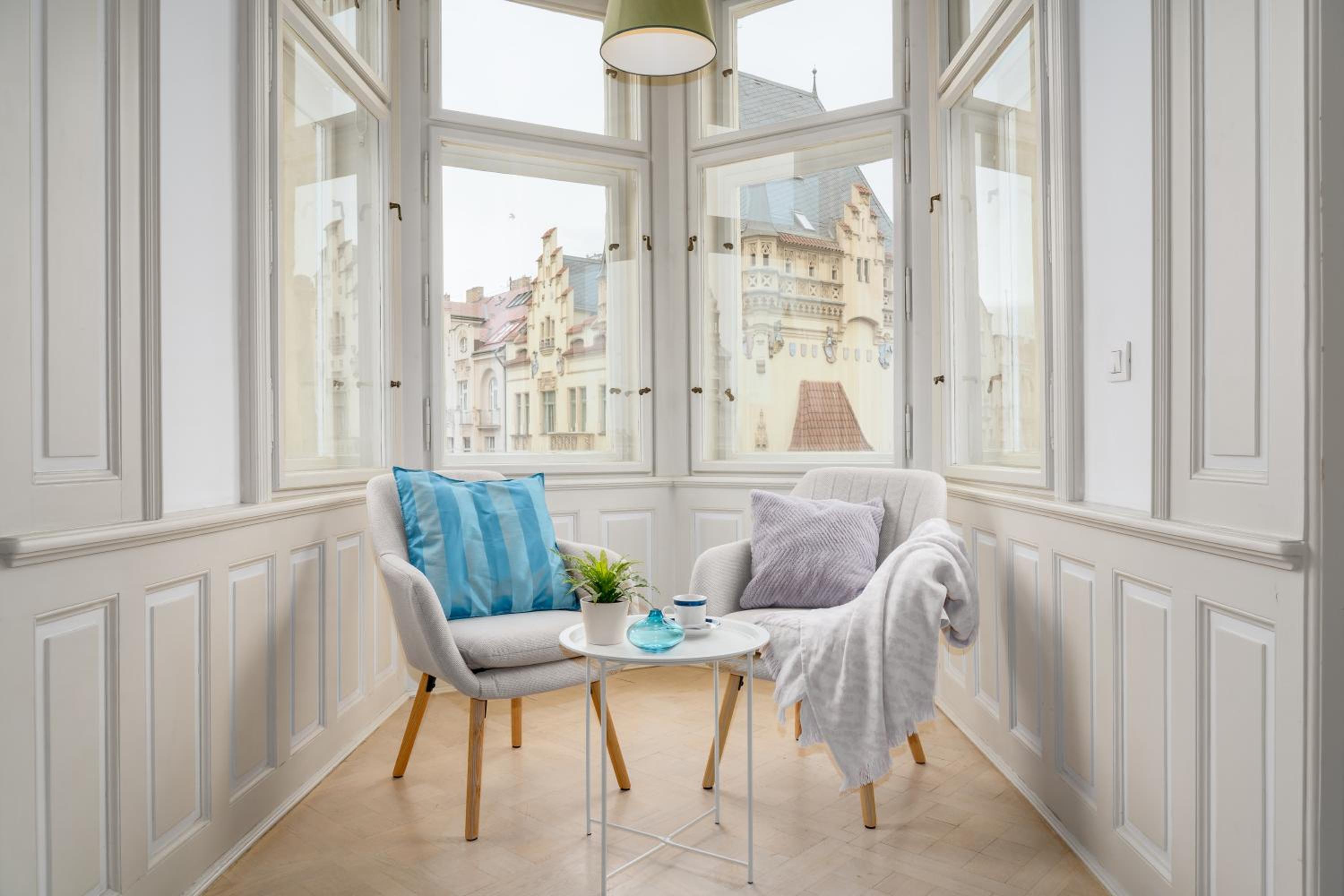 1BDR Apartment in Heart of Old Town Near Iconic Sites