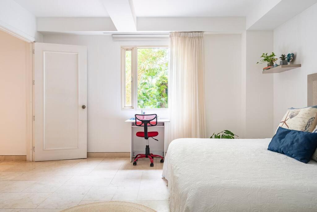 Walled City apt- Rooftop Pool & Private Garden