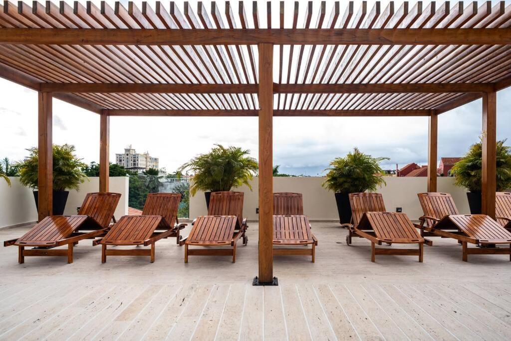 Walled City apt- Rooftop Pool & Private Garden