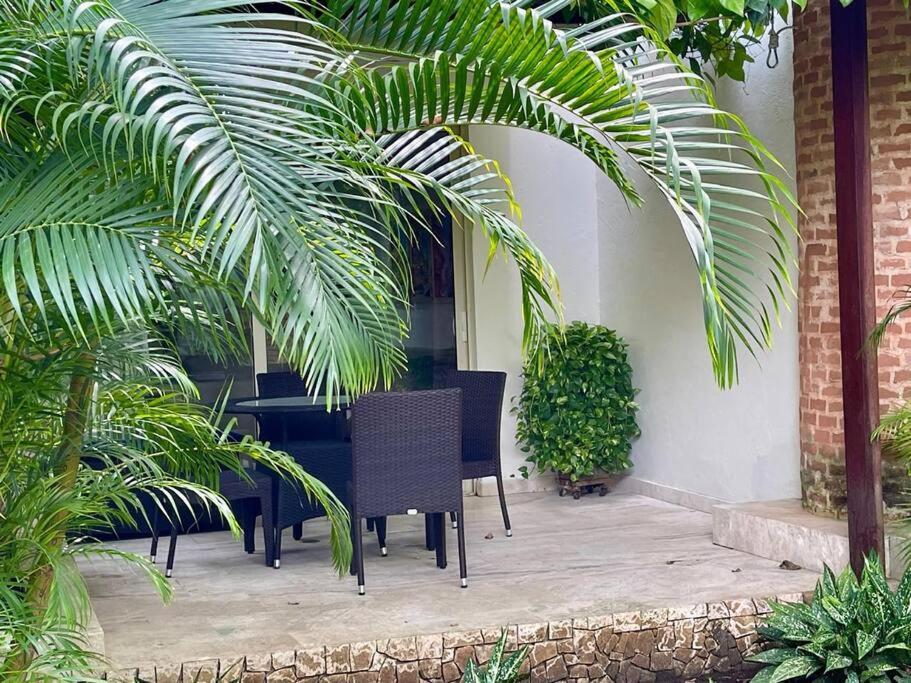 Walled City apt- Rooftop Pool & Private Garden