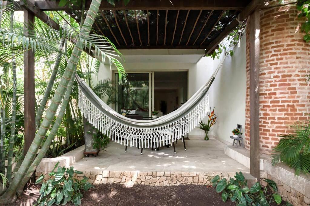 Walled City apt- Rooftop Pool & Private Garden