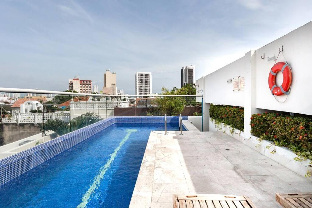 Walled City apt- Rooftop Pool & Private Garden