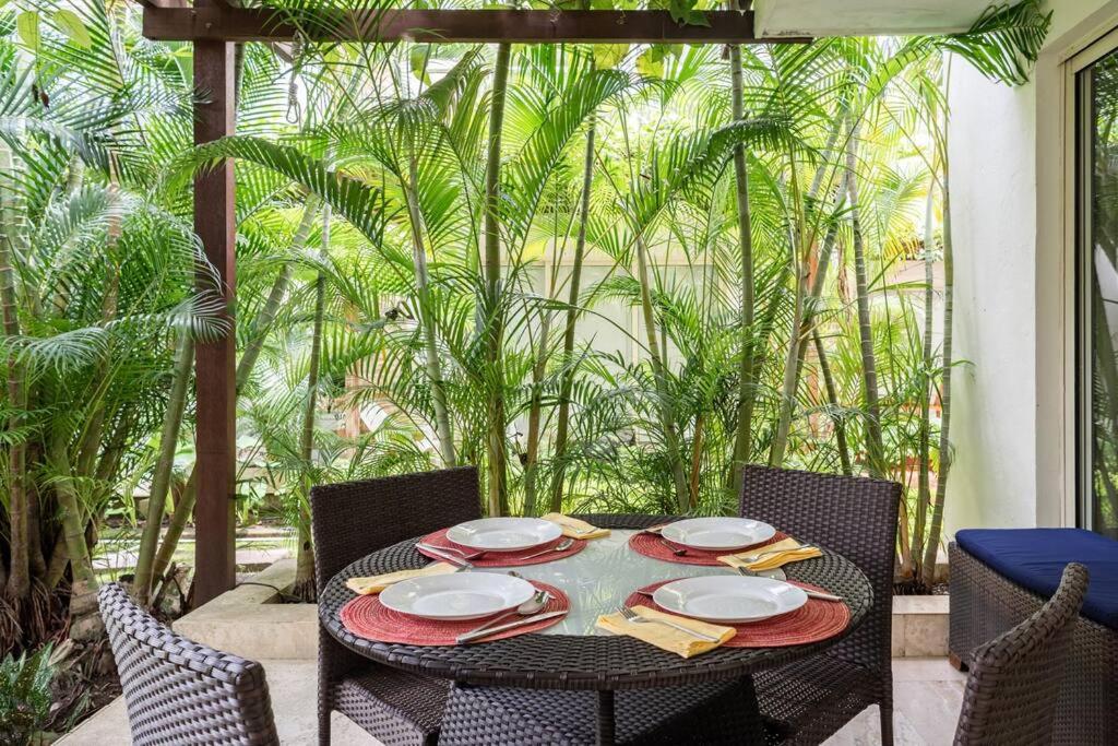 Walled City apt- Rooftop Pool & Private Garden