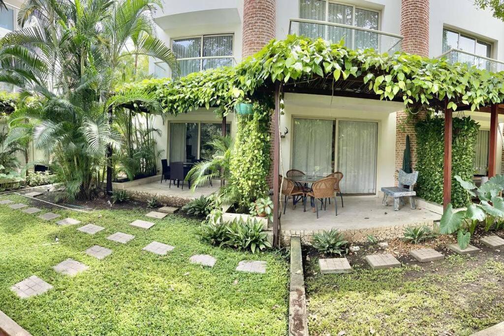 Walled City apt- Rooftop Pool & Private Garden