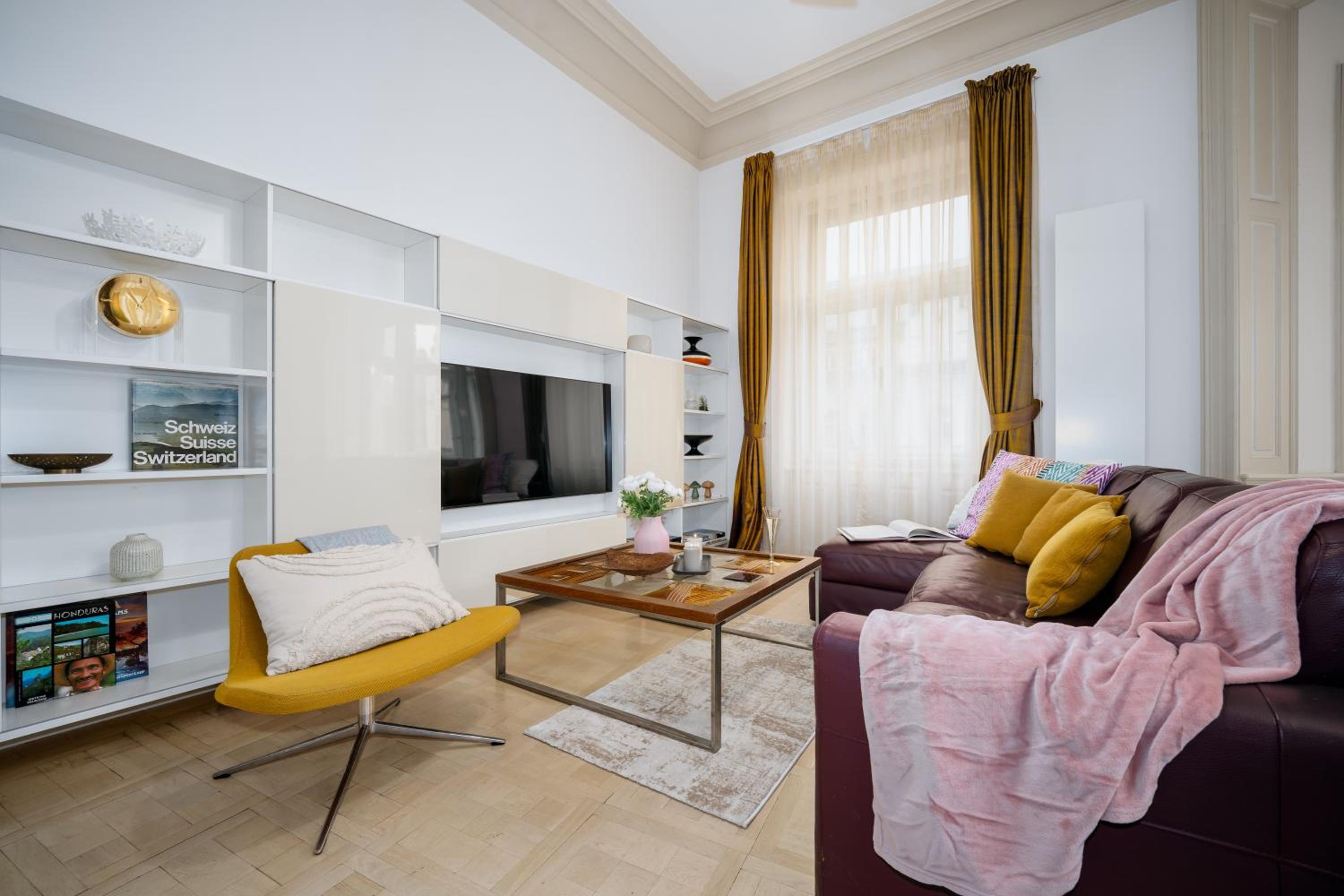 1BDR Apartment in Heart of Old Town Near Iconic Sites