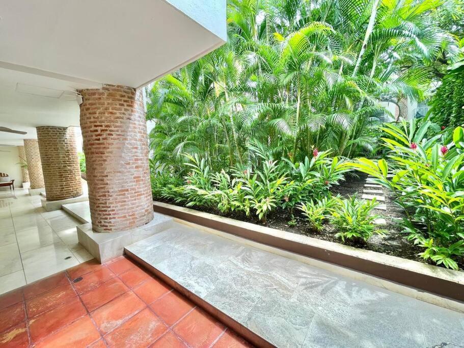 Walled City apt- Rooftop Pool & Private Garden