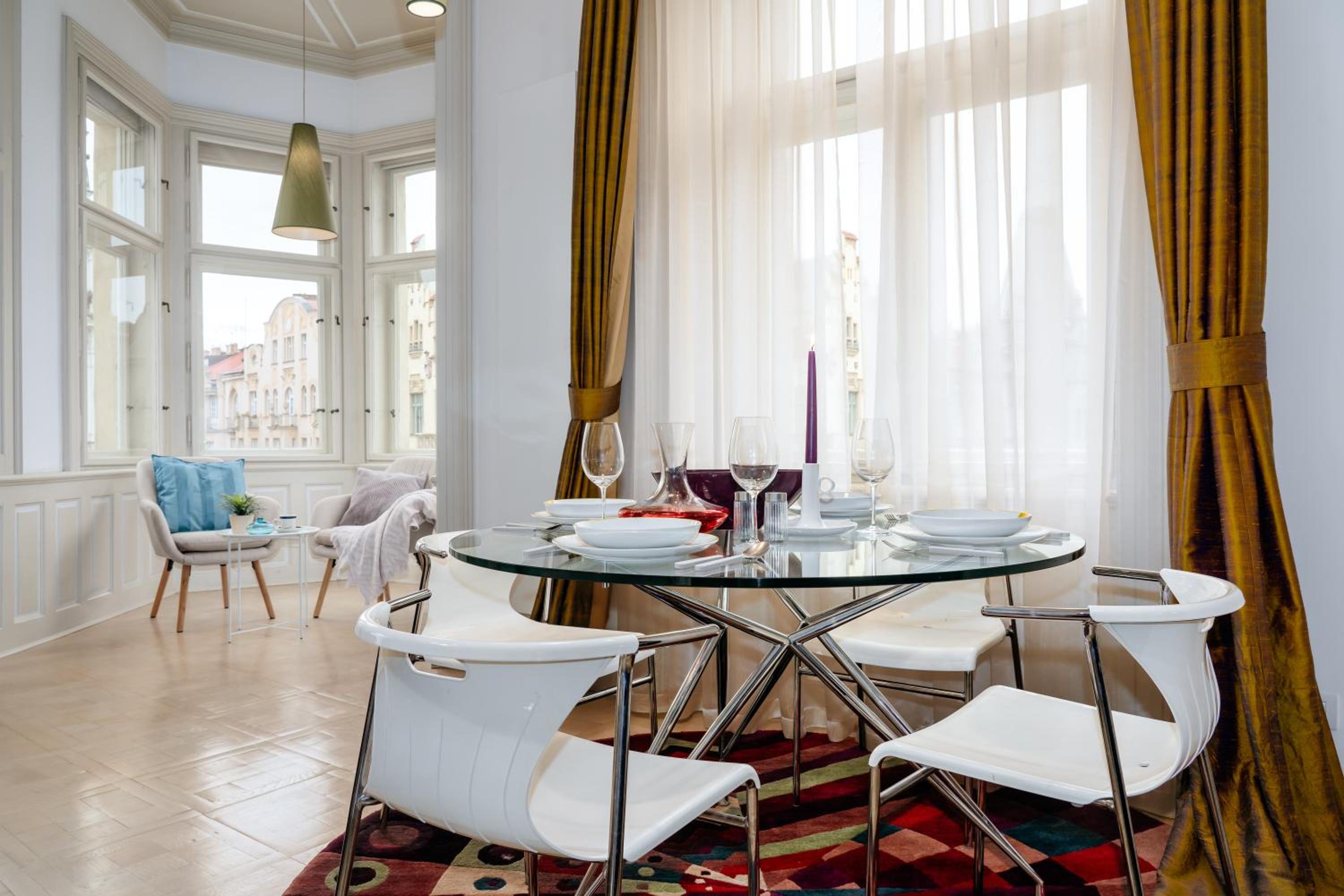 1BDR Apartment in Heart of Old Town Near Iconic Sites