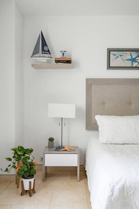 Walled City apt- Rooftop Pool & Private Garden