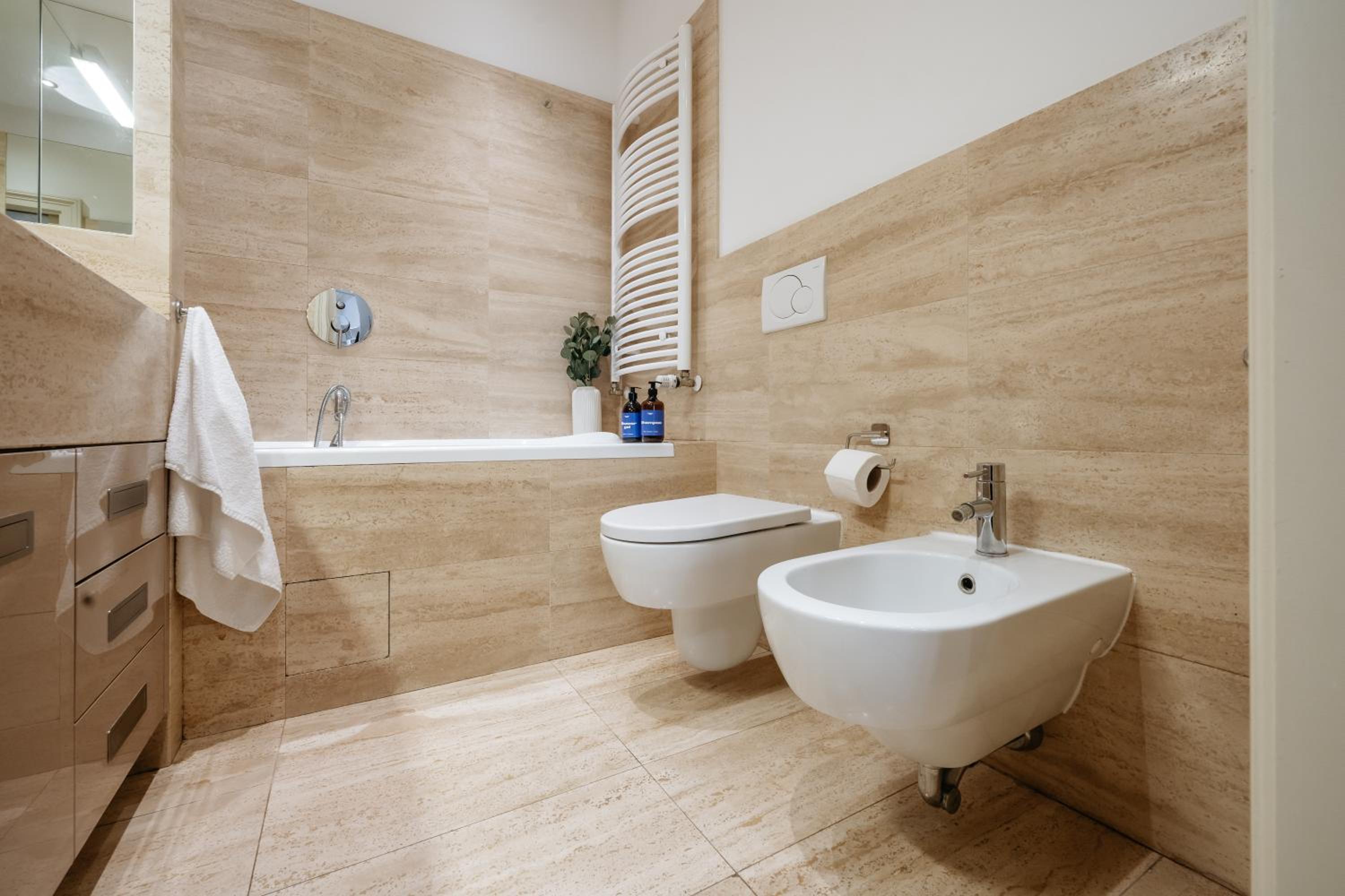 1BDR Apartment in Heart of Old Town Near Iconic Sites