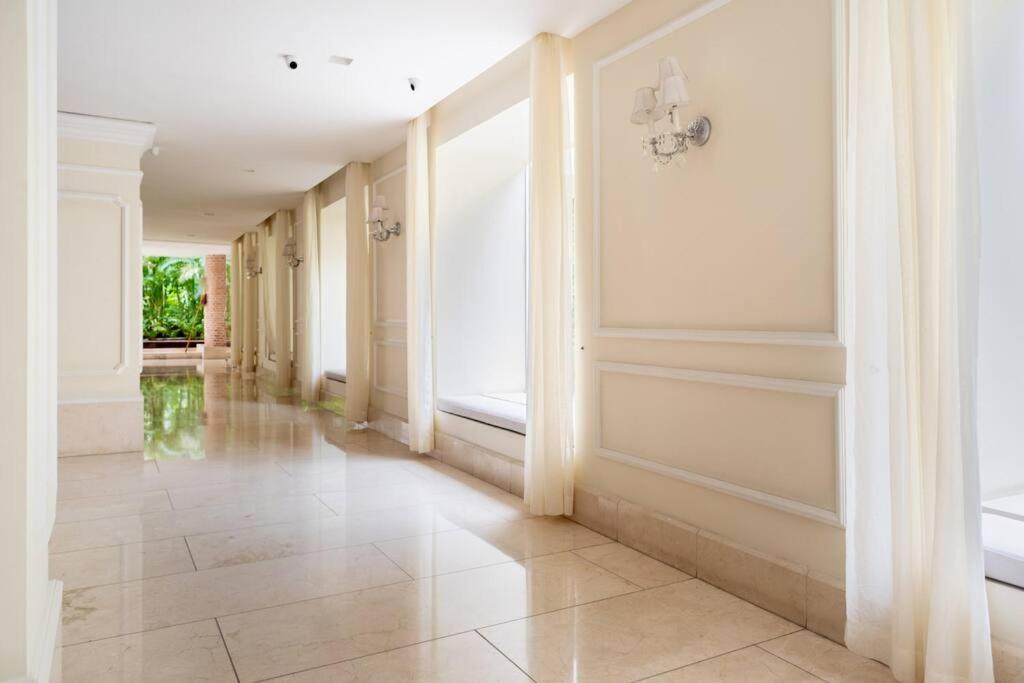 Walled City apt- Rooftop Pool & Private Garden