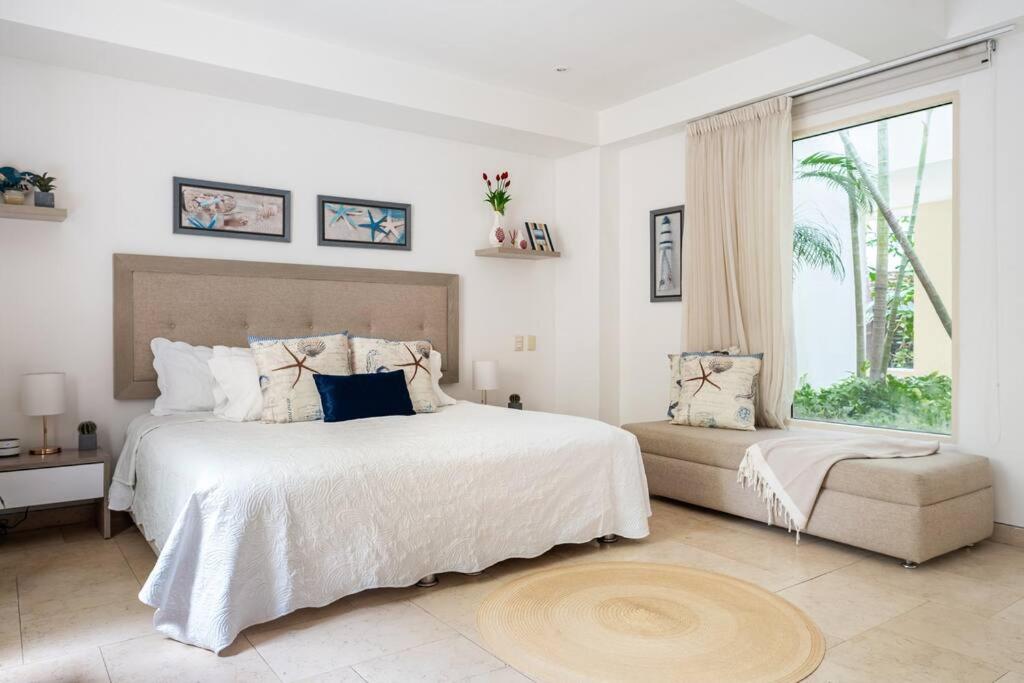 Walled City apt- Rooftop Pool & Private Garden