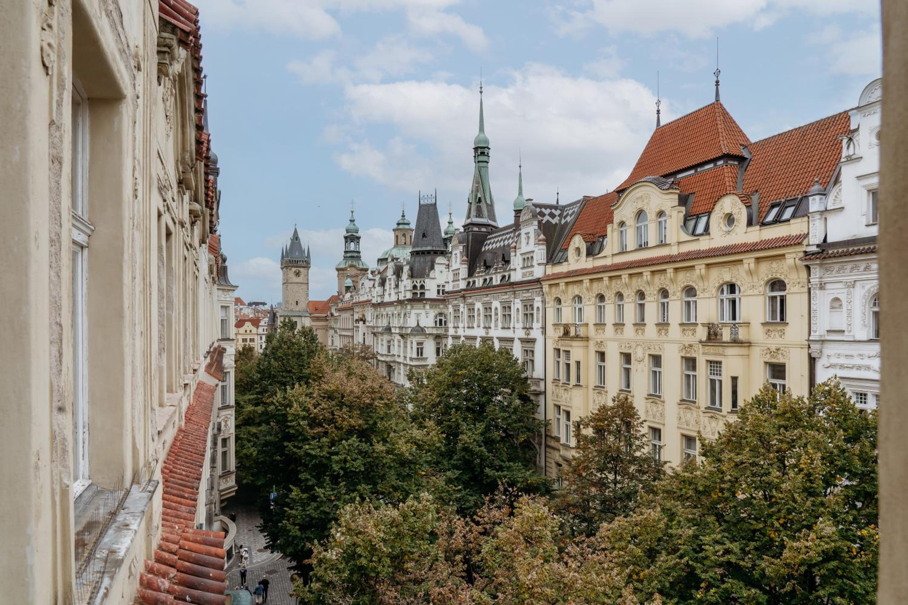1BDR Apartment in Heart of Old Town Near Iconic Sites
