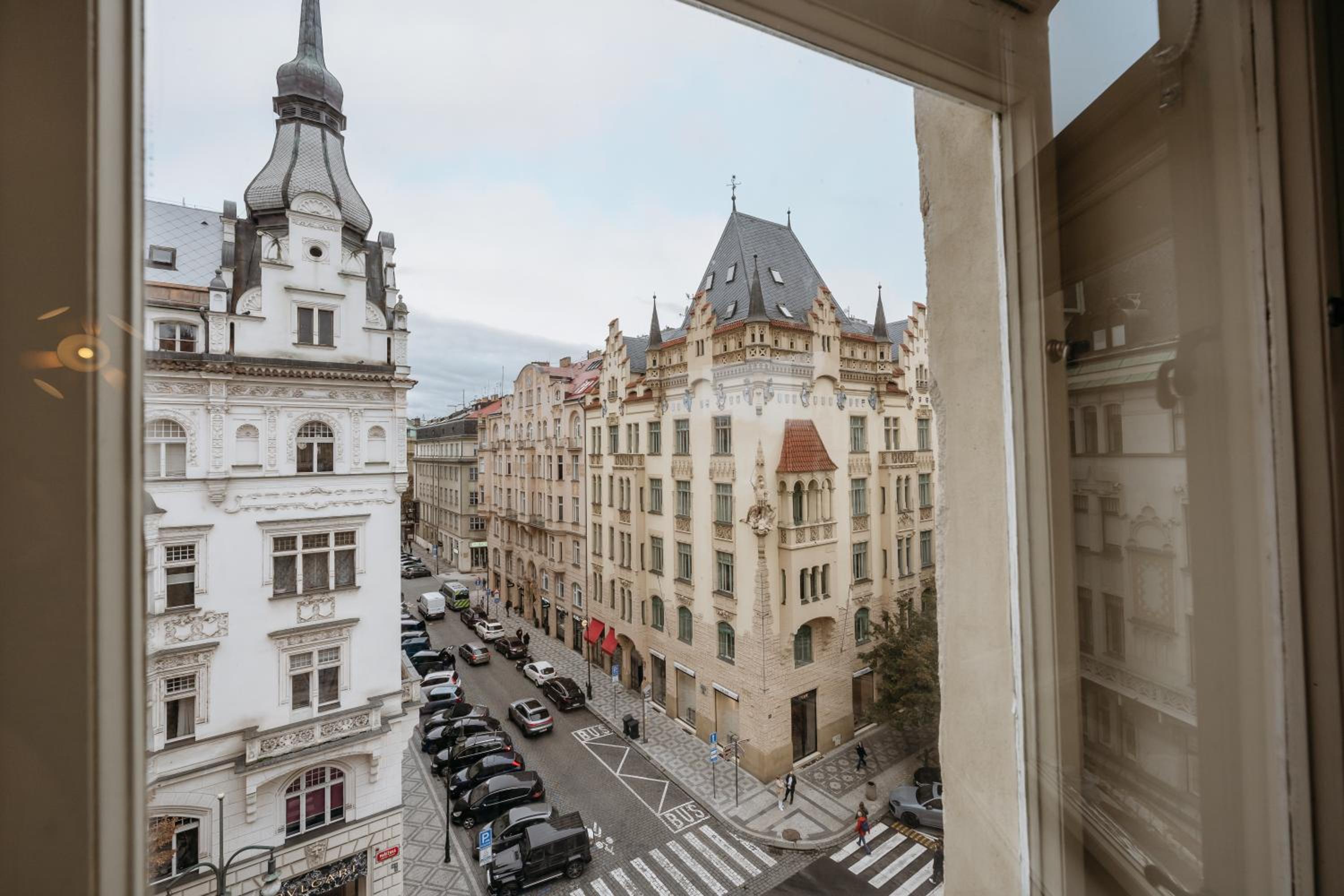 1BDR Apartment in Heart of Old Town Near Iconic Sites