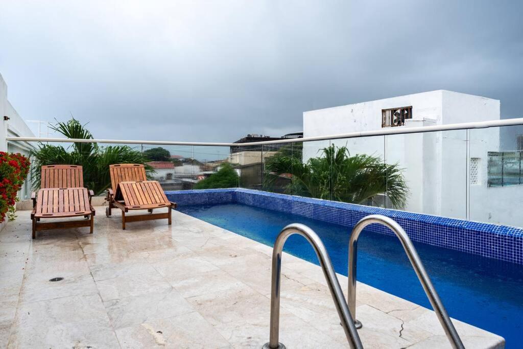 Walled City apt- Rooftop Pool & Private Garden