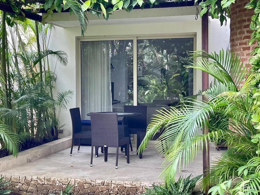 Walled City apt- Rooftop Pool & Private Garden