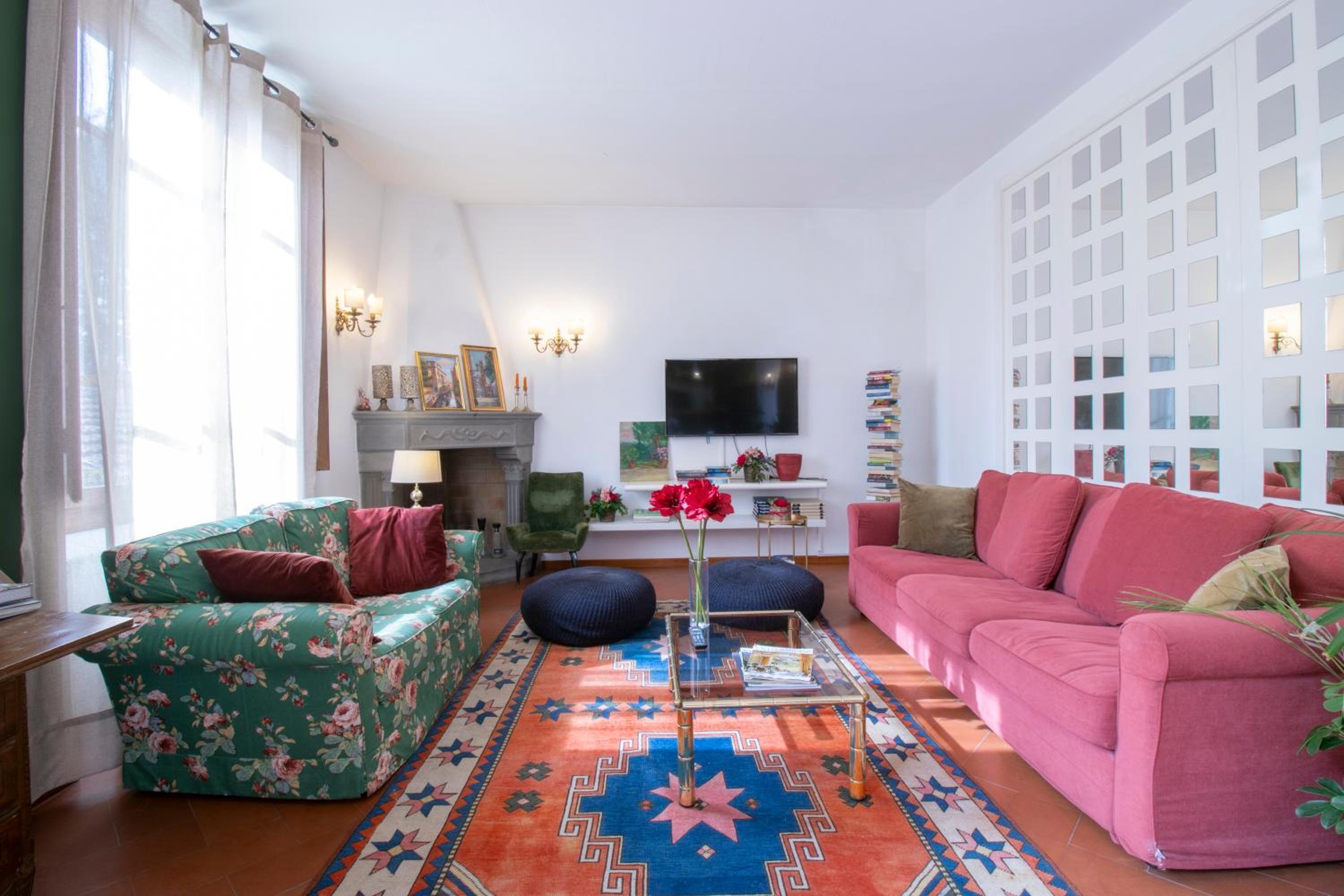 Villa Lia - Apartment in Villa with private garden and Pool