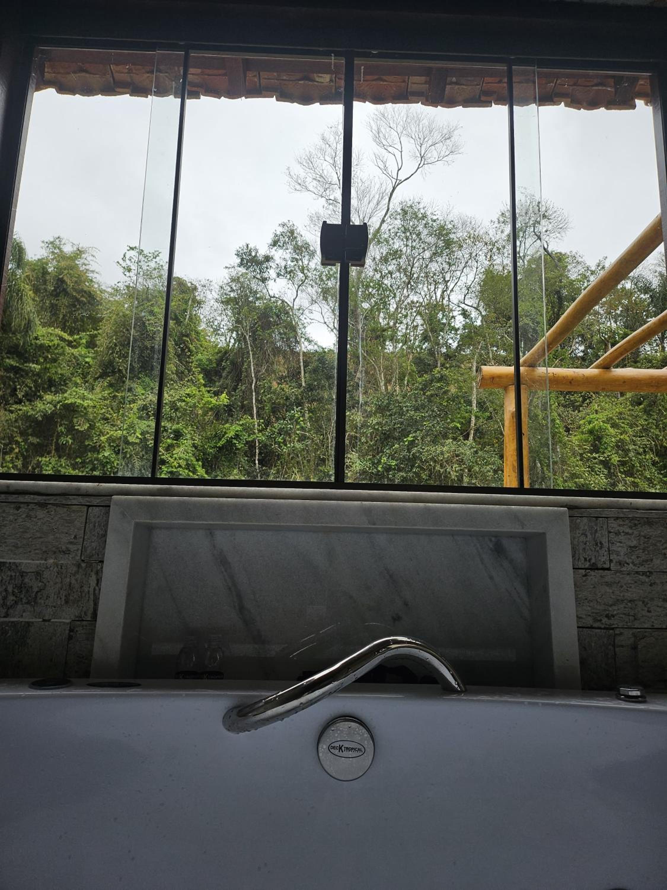 Casa di Pedra com linda vista para natureza - Miguel Pereira