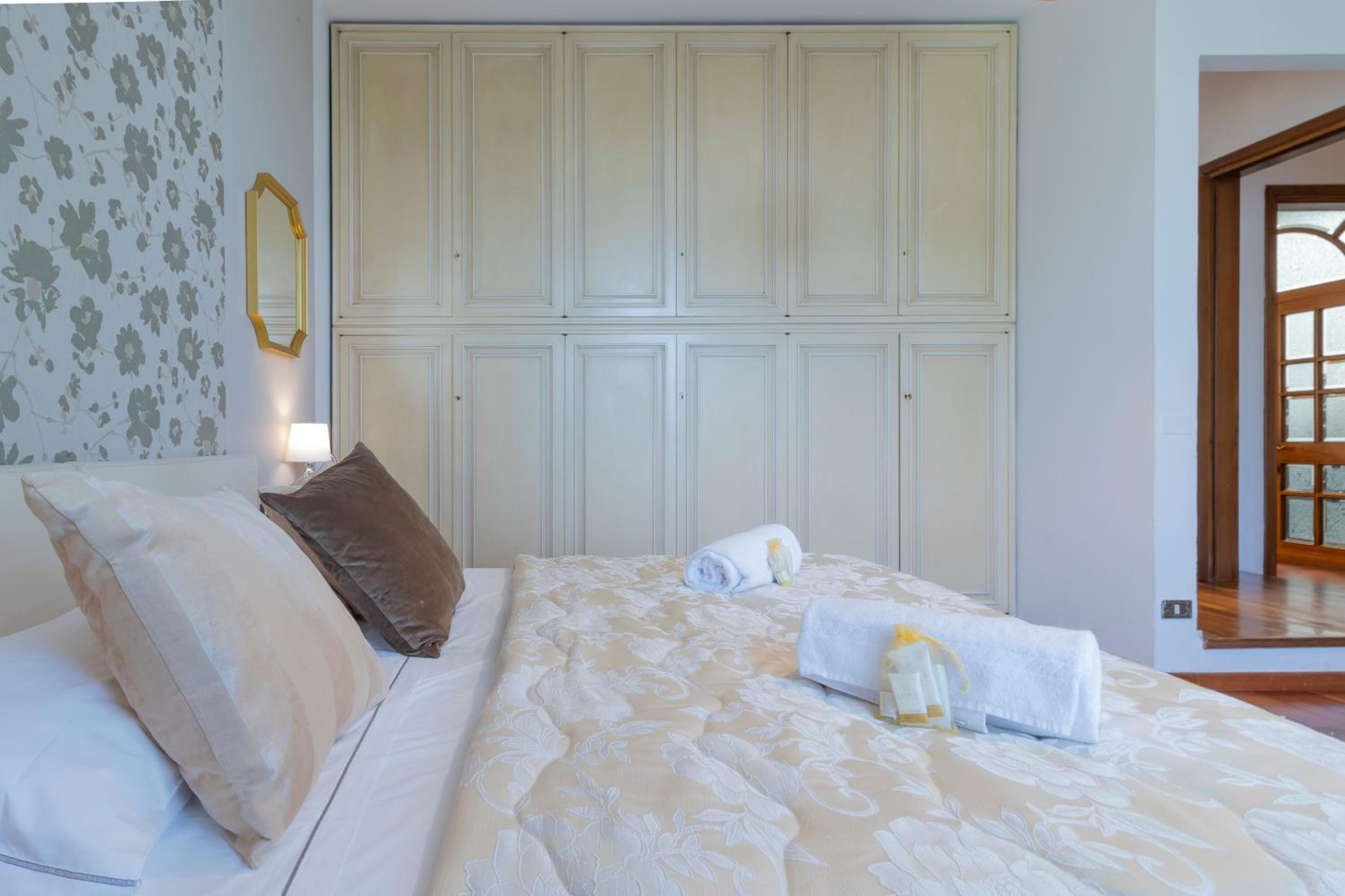 Villa Lia - Apartment in Villa with private garden and Pool