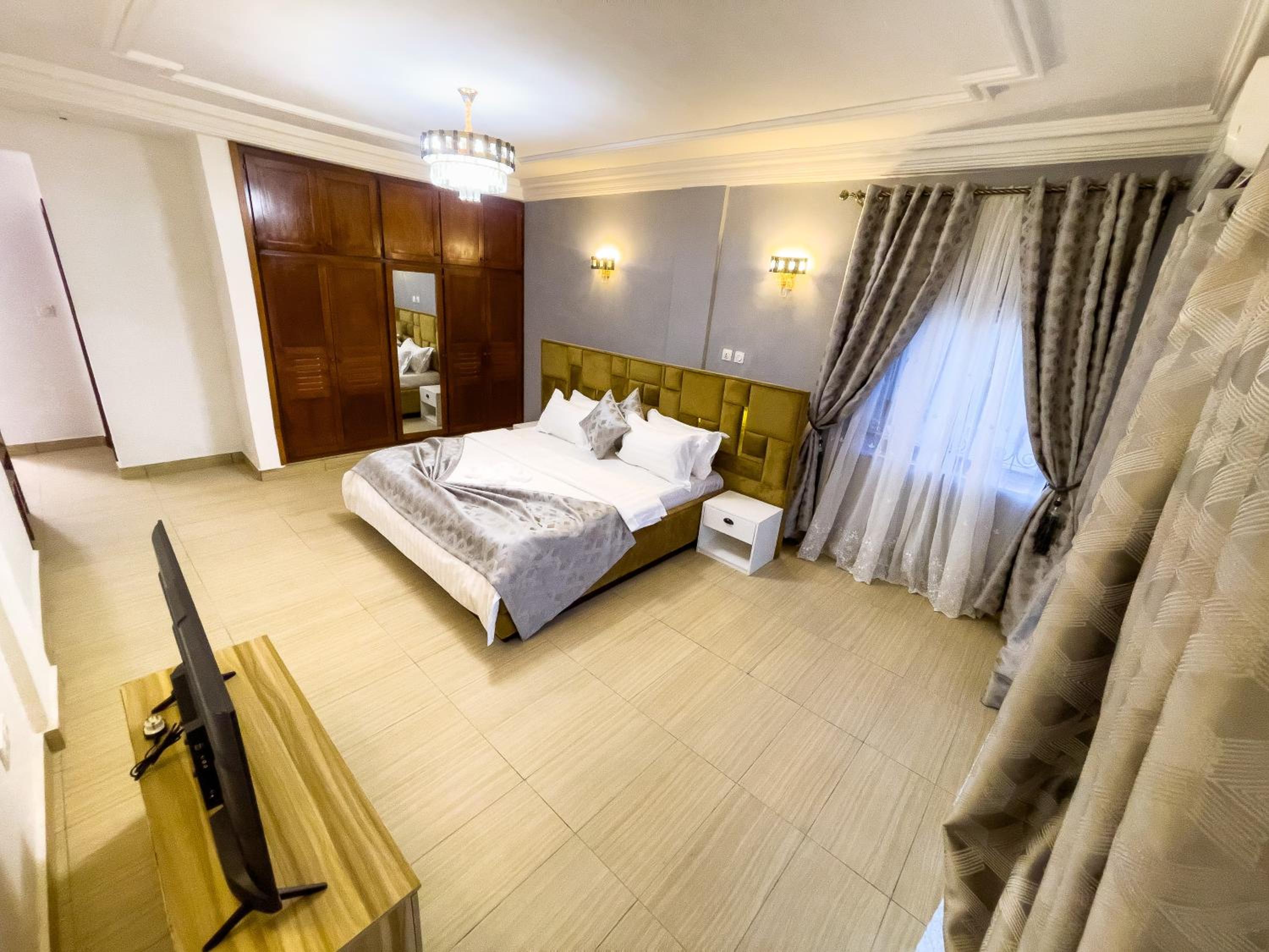 G&G Residency