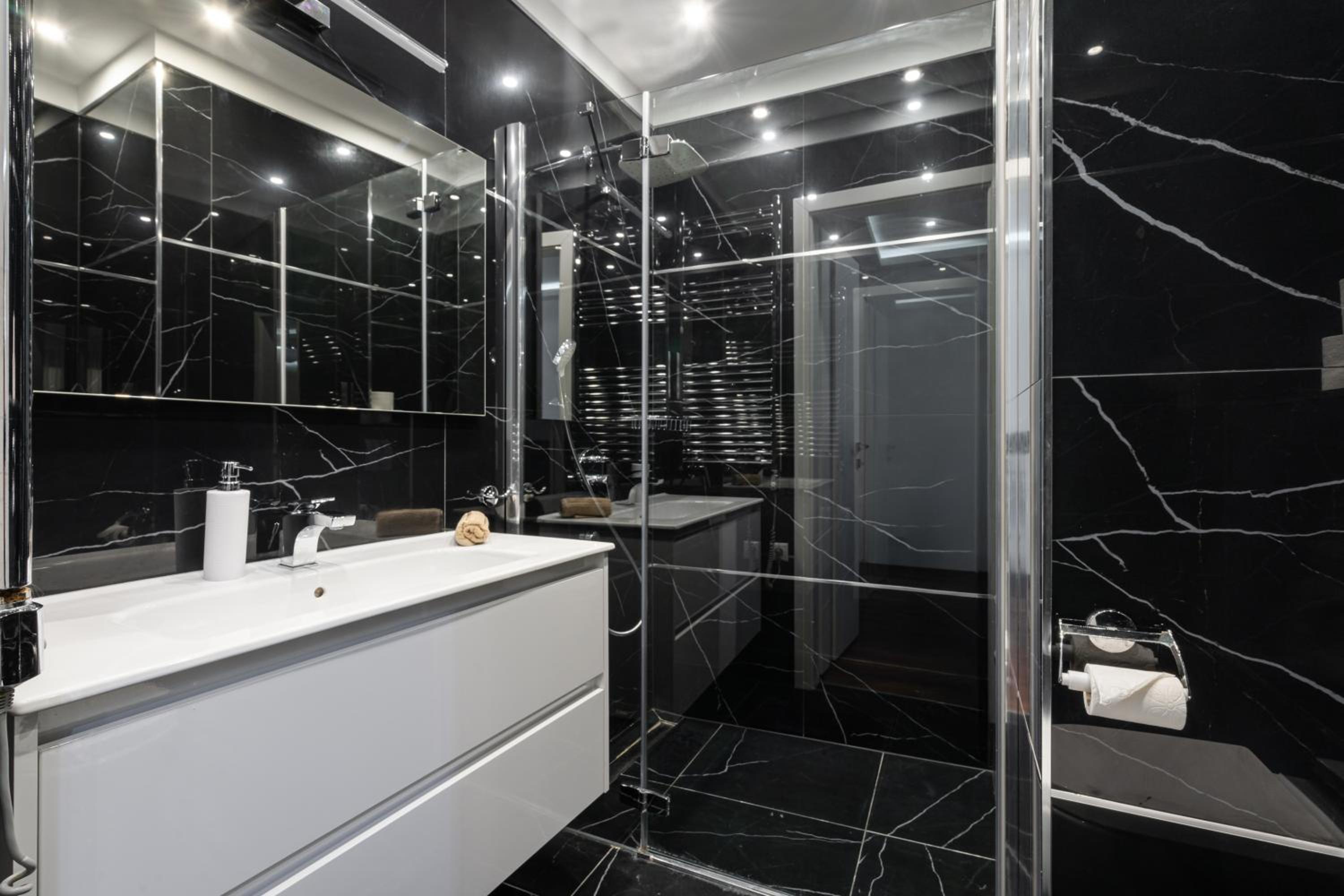 Kiraly 44 Luxury Apartment with free parking view 4