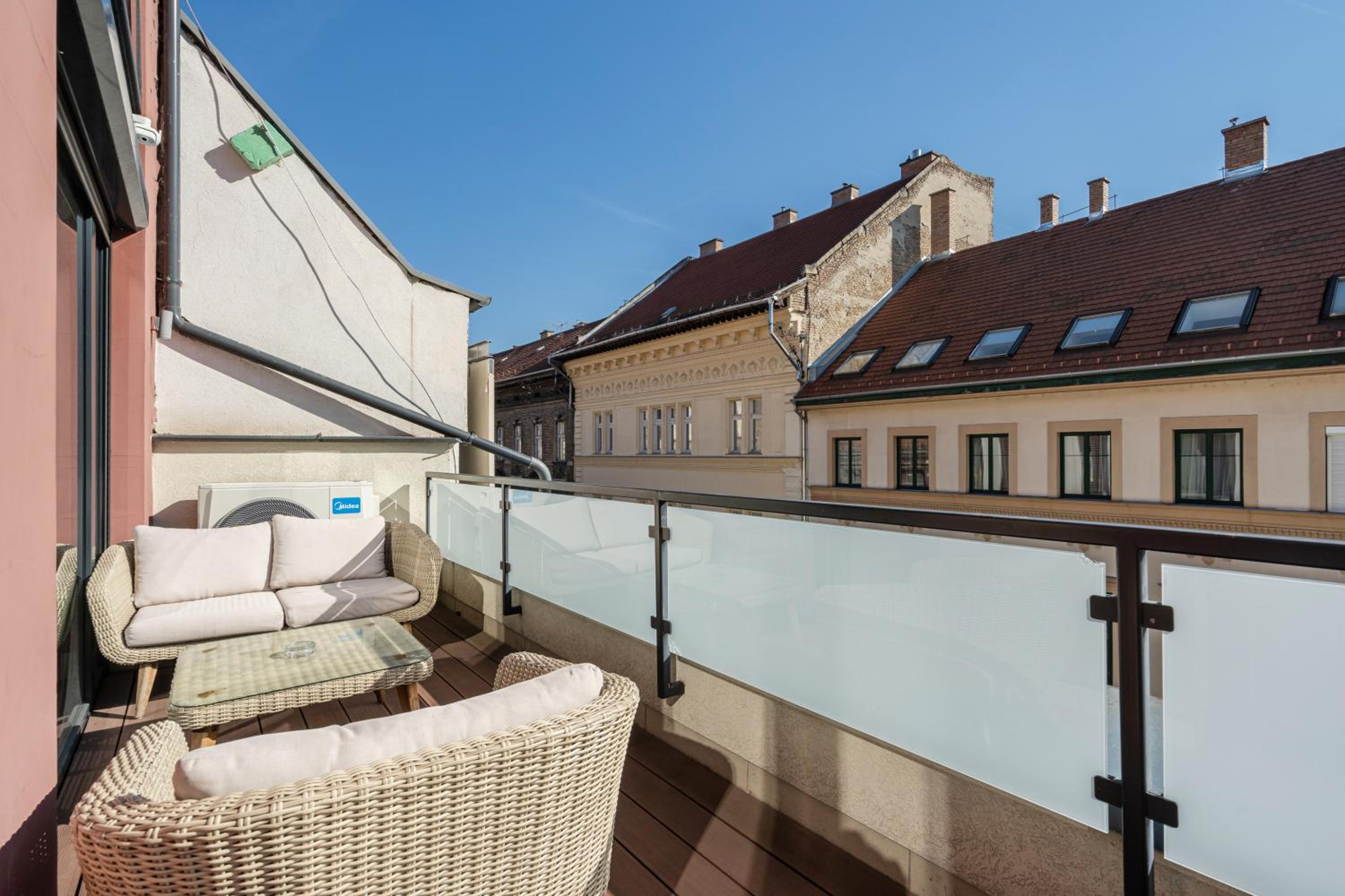 Kiraly 44 Luxury Apartment with free parking view 3
