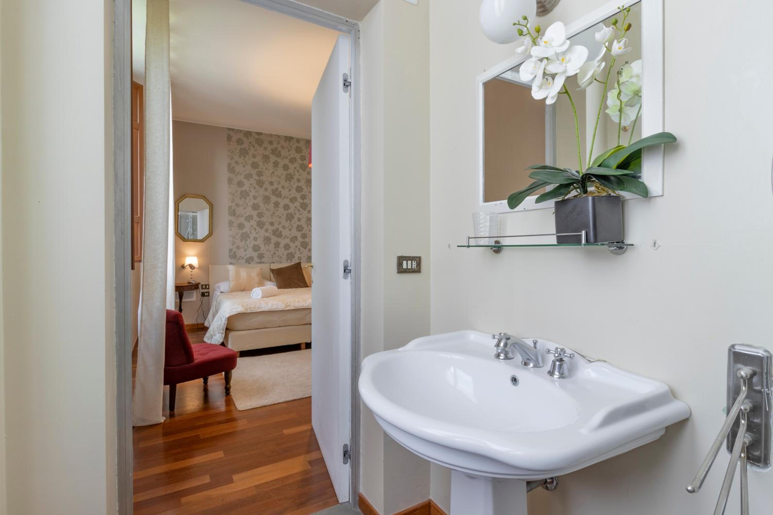 Villa Lia - Apartment in Villa with private garden and Pool