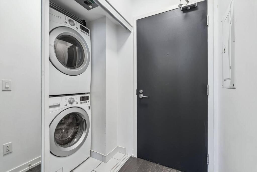 Amazing View 2BR St Lawrence Market Condo, Downtown Toronto