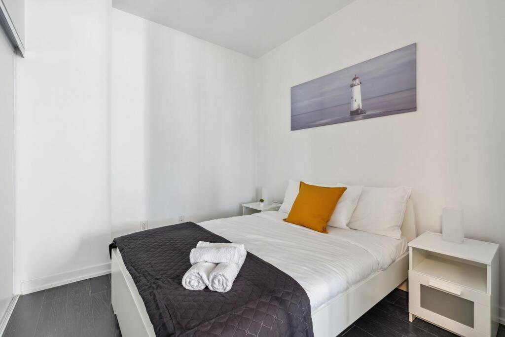 Amazing View 2BR St Lawrence Market Condo, Downtown Toronto