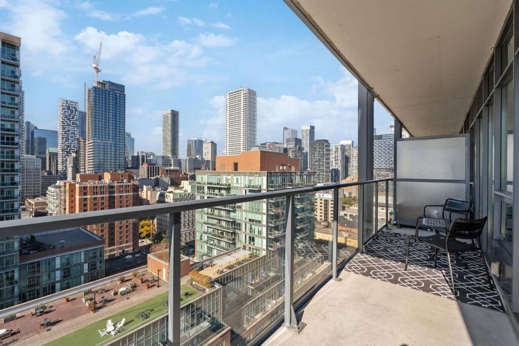 Amazing View 2BR St Lawrence Market Condo, Downtown Toronto