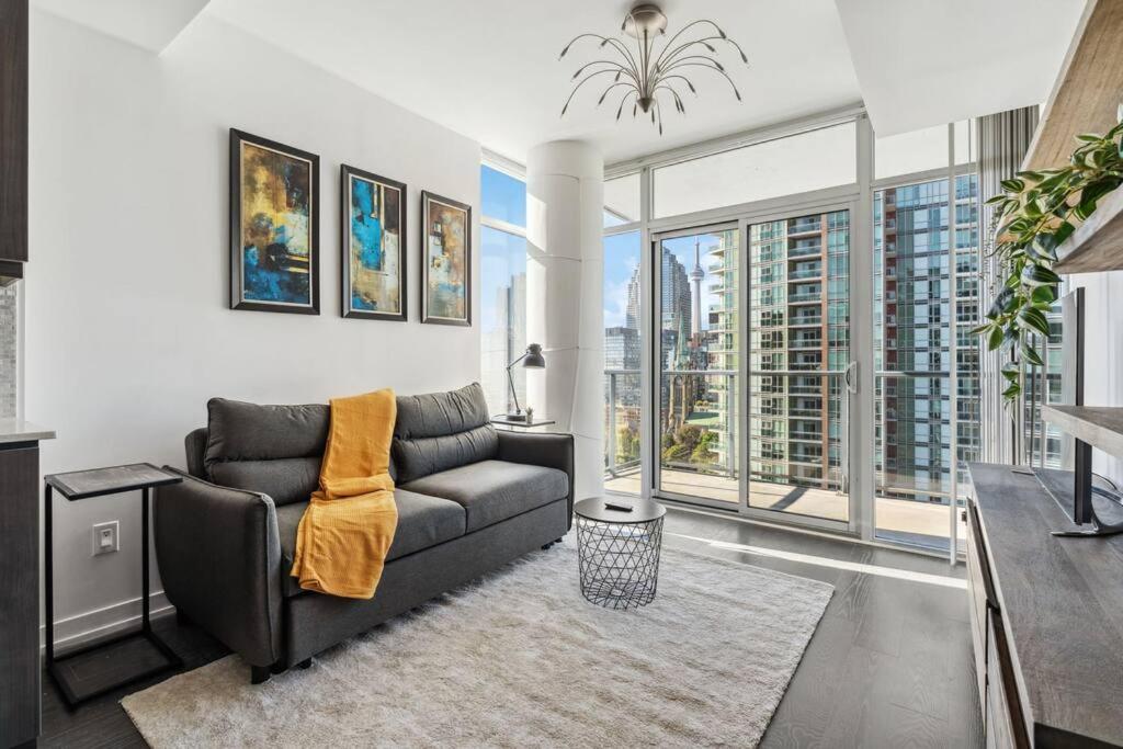 Amazing View 2BR St Lawrence Market Condo, Downtown Toronto