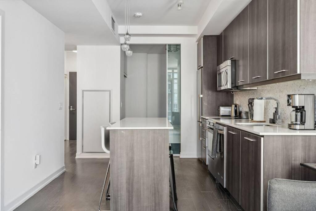 Amazing View 2BR St Lawrence Market Condo, Downtown Toronto