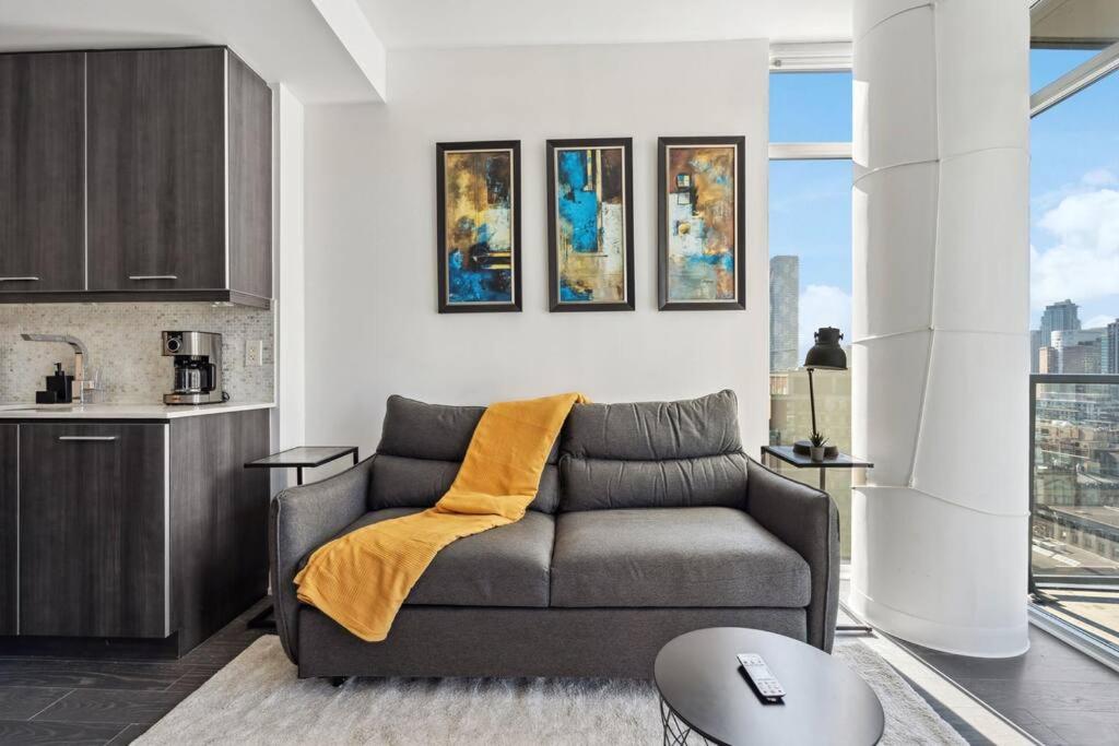 Amazing View 2BR St Lawrence Market Condo, Downtown Toronto